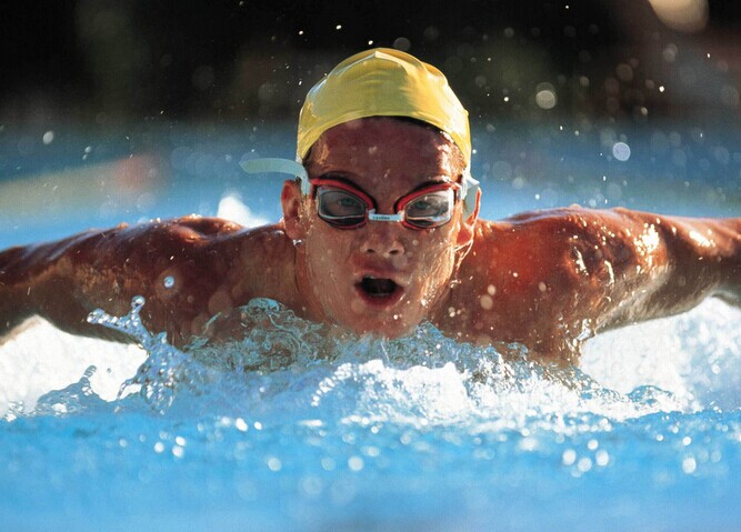 近視眼去游泳？悠著點(diǎn)！