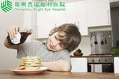 暑期當注意，過度用眼要不得