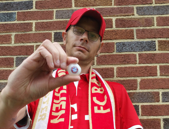 你是我的眼！瘋狂球迷植入隊徽圖案義眼